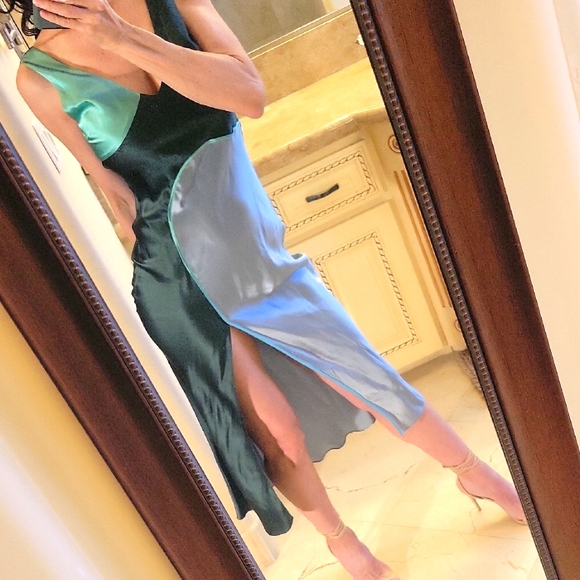 Lattelier Dresses & Skirts - Lattelier 100% Silk Green/Gray  Sheath Midi Dress for Night Out w/ Front Slit, S